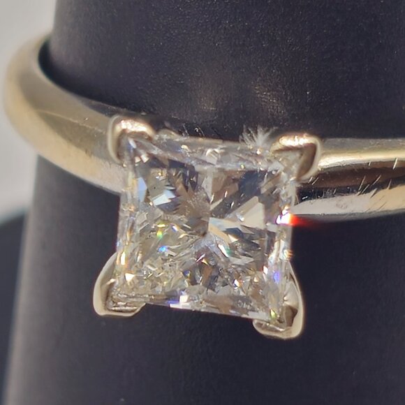 GOLD DIAMOND RING - Picture 1 of 4